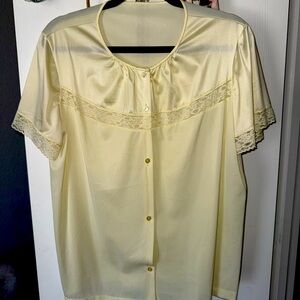 Vintage Vanity Fair women’s night shirt